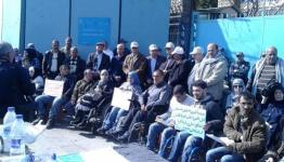 المعوقون أمام مقر الاونروا في صيدا 