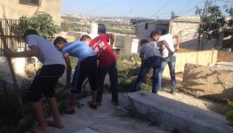 كشافة بيت المقدس تنظف مقبرة الرشيدية القديمة