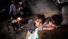 طفلان فلسطينيان نزحا من سوريا الى لبنان