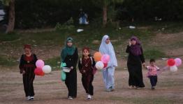 فلسطينيون في اول ايام العيد