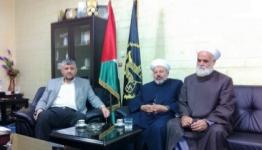 أثناء اللقاء في مكتب الحركة في بيروت