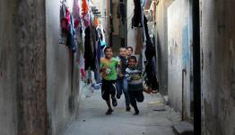 اطفال فلسطينيون في احد المخيمات 