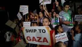 الفوانيس والأعلام استقبالاً لأسطول الحرية