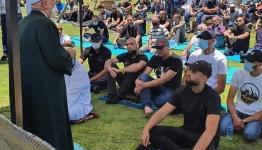 مشاركة واسعة في صلاة الجمعة بمدينة يافا أمام مقبرة الإسعاف