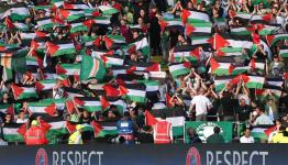 جمهور سيلتك يتضامن مع فلسطين ضد اسرائيل