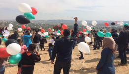 بلونات التضامن مع الأسرى الفلسطينيين