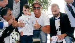 الطفل أحمد دوابشة مع رونالدو