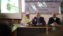 الدكتور محمد الهندي خلال الندوة