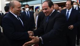 السيسي مستقبلا بينيت بحفاوة "غير معهودة"