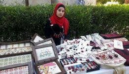 الفنانة أمل شعبان ومعروضاتها