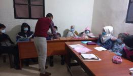 من توزيع القرطاسية