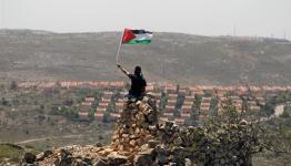 العلم الفلسطيني عاليا.. فوق المستوطنات