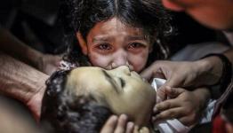 طفلة فلسطينية تبكي طفلا قتله الاحتلال