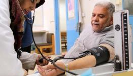 مرضى في عيادات الأونروا