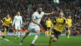 لاعب الملكي كريم بن زيما يمطر شباك دورتموند بهدفين