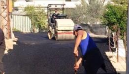 أثناء تزفيت الشارع في القاسمية 