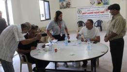 خلال توزيع بطاقات على المزارعين