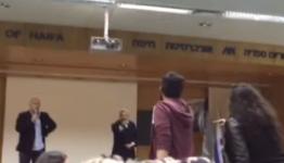 أثناء إلقاء المحاضرة في جامعة حيفا