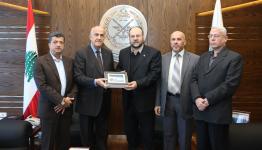 مقبل يلتقي وفد "حماس"