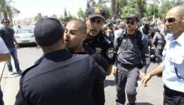 اعتقال عامل فلسطيني من قبل سلطات الإحتلال