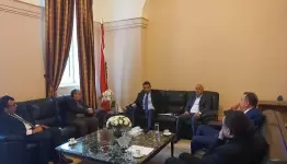 الحسن يلتقي وفداً فلسطينياً