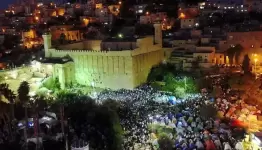 آلاف المستوطنين يقتحمون المسجد الإبراهيمي ويؤدون صلوات تلمودية