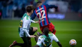 برشلونة  يتخطى  بيتيس
