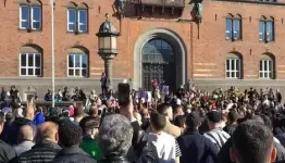 مسلمو الدنمارك يتظاهرون ضد إحراق المصحف الشريف