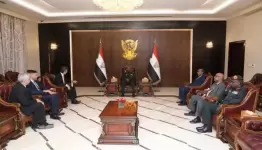 البرهان مستقبلا وزير خارجية العدو والوفد المرافق في الخرطوم