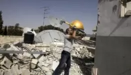 هدم منزله ذاتيًا
