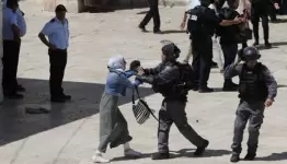 اعتداءات جيش العدو على المصلين والمعتكفين في المسجد الأقصى