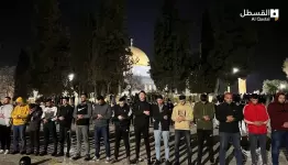 الآلاف يؤدون الفجر