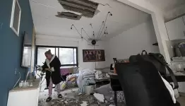 تضرر بيت مستوطنة في سديروت