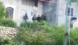 خلال الاعتقال