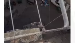 المنزل المحاصر