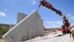 جدار اسمنتي جديد على حدود غزة