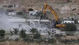 آليات الاحتلال تهدم منزلاً