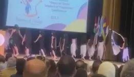 خلال رفع العلم