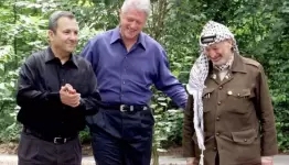 عرفات - كلينتون وباراك.. مفاوضات كامب ديفيد