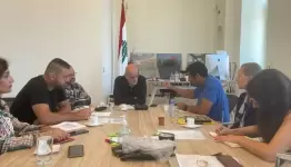 خلال الاجتماع