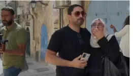 أفراد عائلة صب لبن