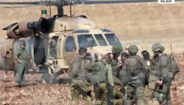 نقل احد الجنود المصابين