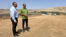 أبو صبيح في أرضه: سأدافع عنها بصدري ولن أتركها للمستوطنين