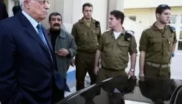 عباس وتنسيقه الأمني "المقدس"!.. الذي لم يتوقف منذ أوسلو