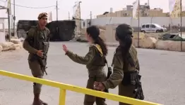 مجندات صهيونيات عند الحدود مع مصر!..