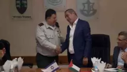 يصافحون السهاينة ويطلقون النار على أبناء شعبهم!..