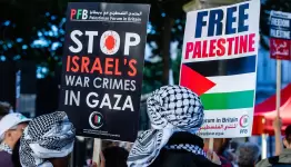 تظاهرة حاشدة أمام سفارة الكيان في لندن