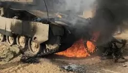 آليات العدو.. أنظروا إليها تحترق على بوابات غزة