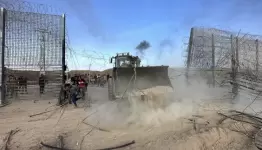 إختراق الجدار الإسمنتي والعبور الى فلسطين المحتلة عام 48