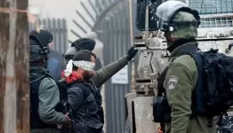 اعتقال  قوات  العدو لطفل فلسطيني
